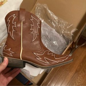 NWT coconuts cowboy boots